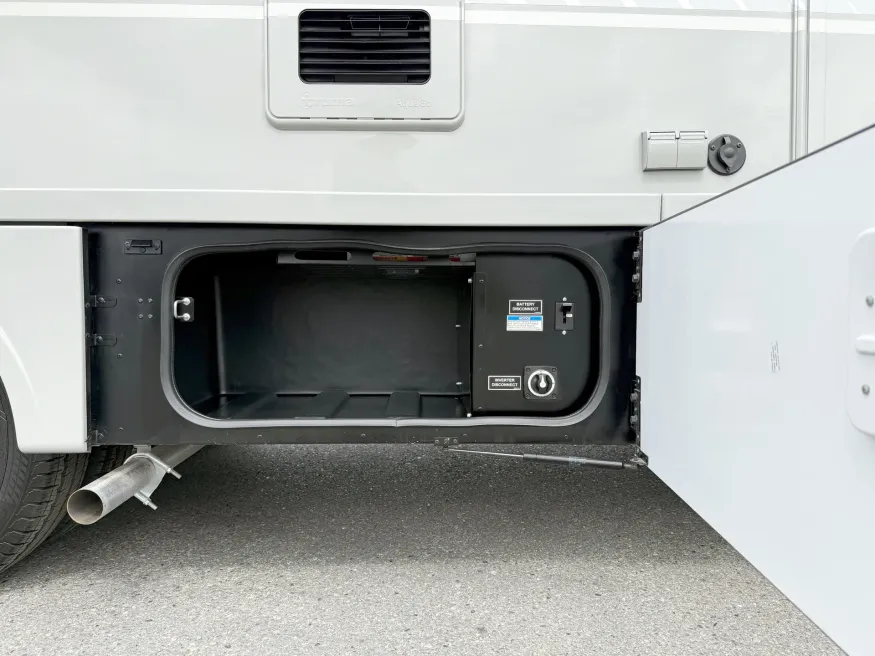 2027 Winnebago Navion 24R | Photo 15 of 18