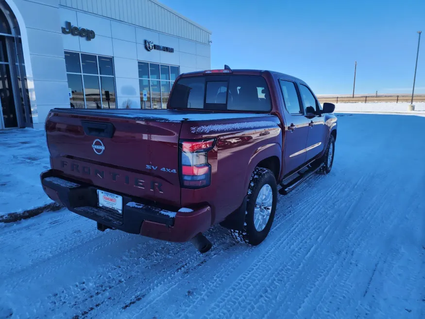2022 Nissan Frontier SV | Photo 7 of 25