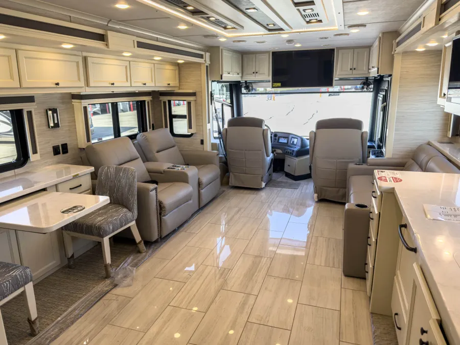 2026 Tiffin Allegro Red 37BA | Photo 13 of 28