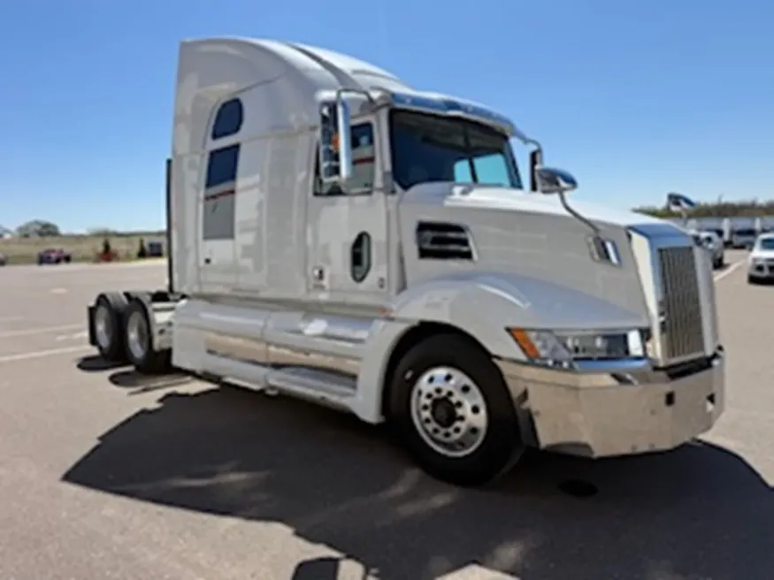 2022 Western Star 5700XE | Photo 8 of 16