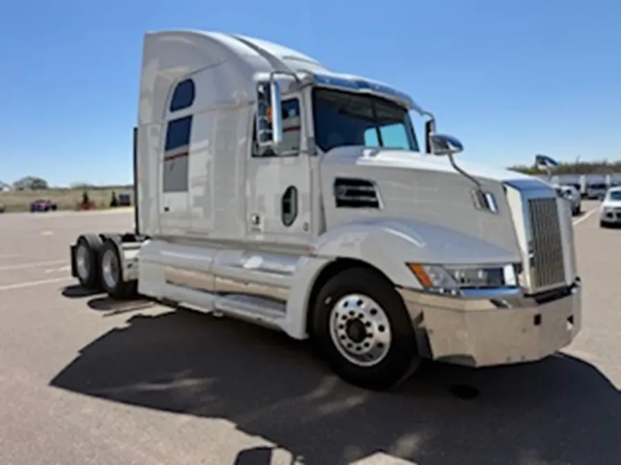 2022 Western Star 5700XE | Photo 8 of 16