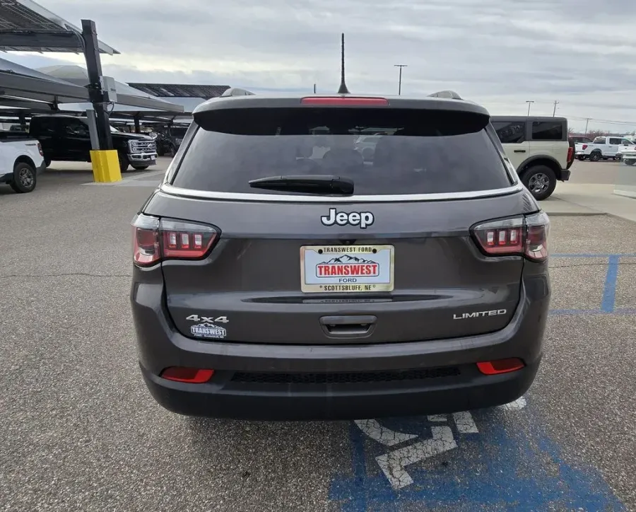 2024 Jeep Compass | Photo 7 of 29