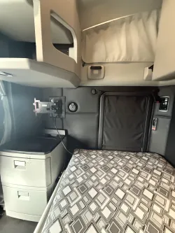 2022 Kenworth T680 | Thumbnail Photo 6 of 6