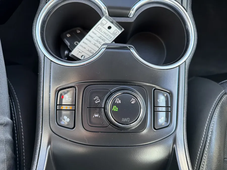 2024 GMC Terrain SLT | Photo 19 of 22