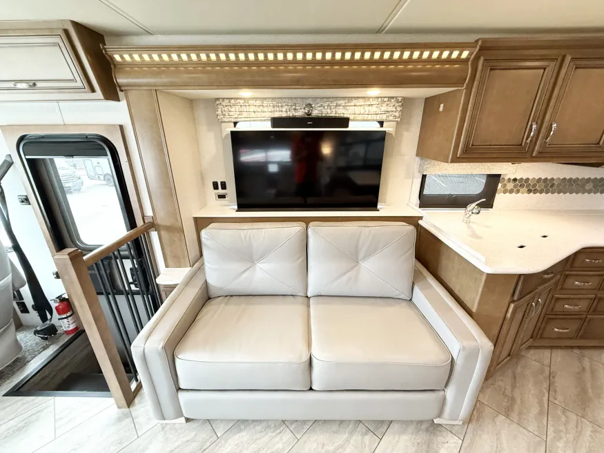 2021 Newmar Bay Star 3626 | Photo 11 of 27