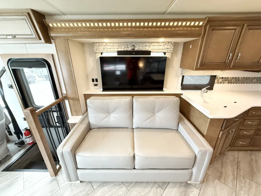 2021 Newmar Bay Star 3626 | Photo 11 of 27