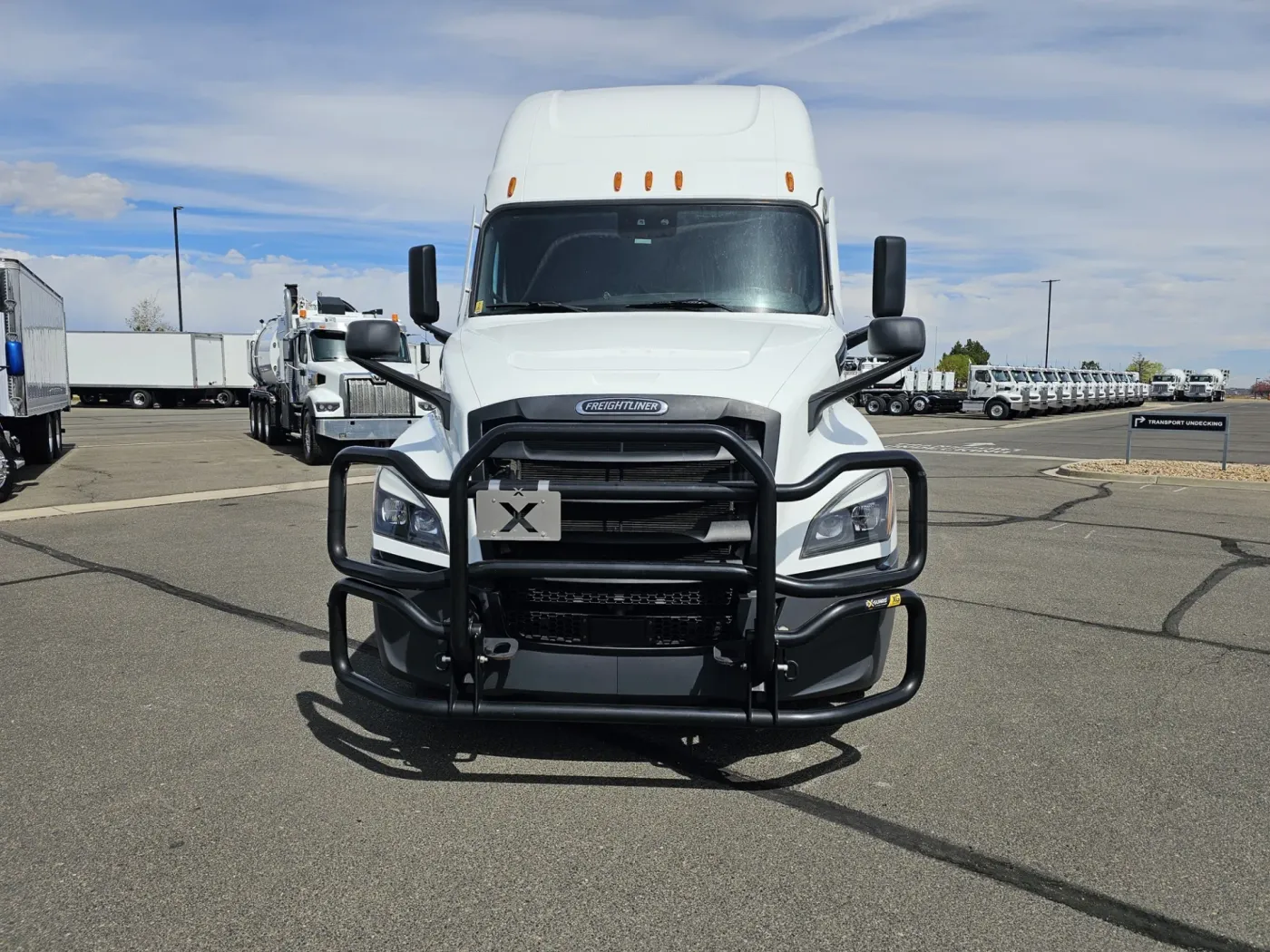 2024 Freightliner Cascadia 126 | Photo 2 of 21