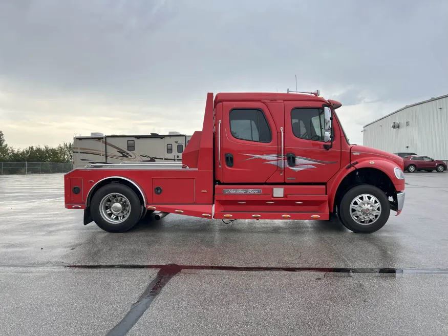 2007 Freightliner M2 106 | Photo 3 of 40