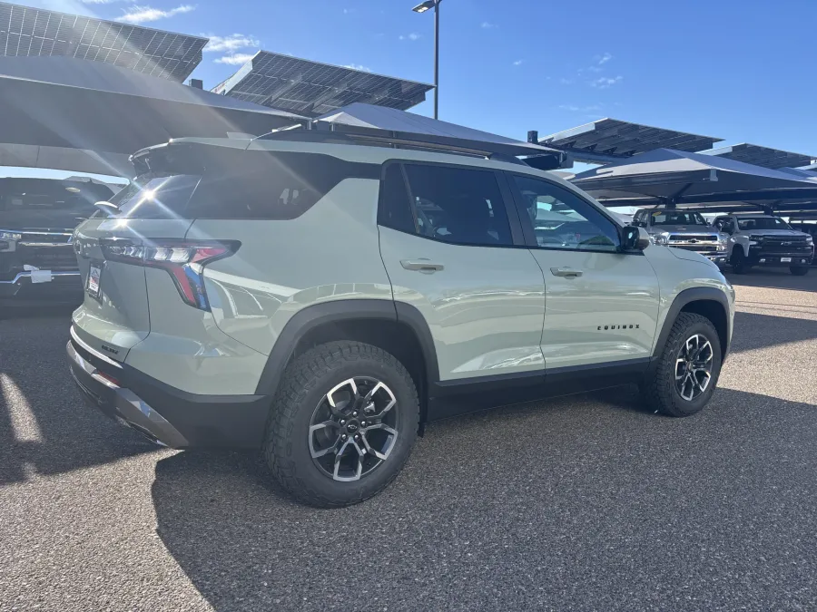 2026 Chevrolet Equinox AWD ACTIV | Photo 4 of 22