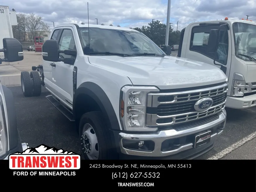 2025 Ford Super Duty F-550 | Photo 10 of 11