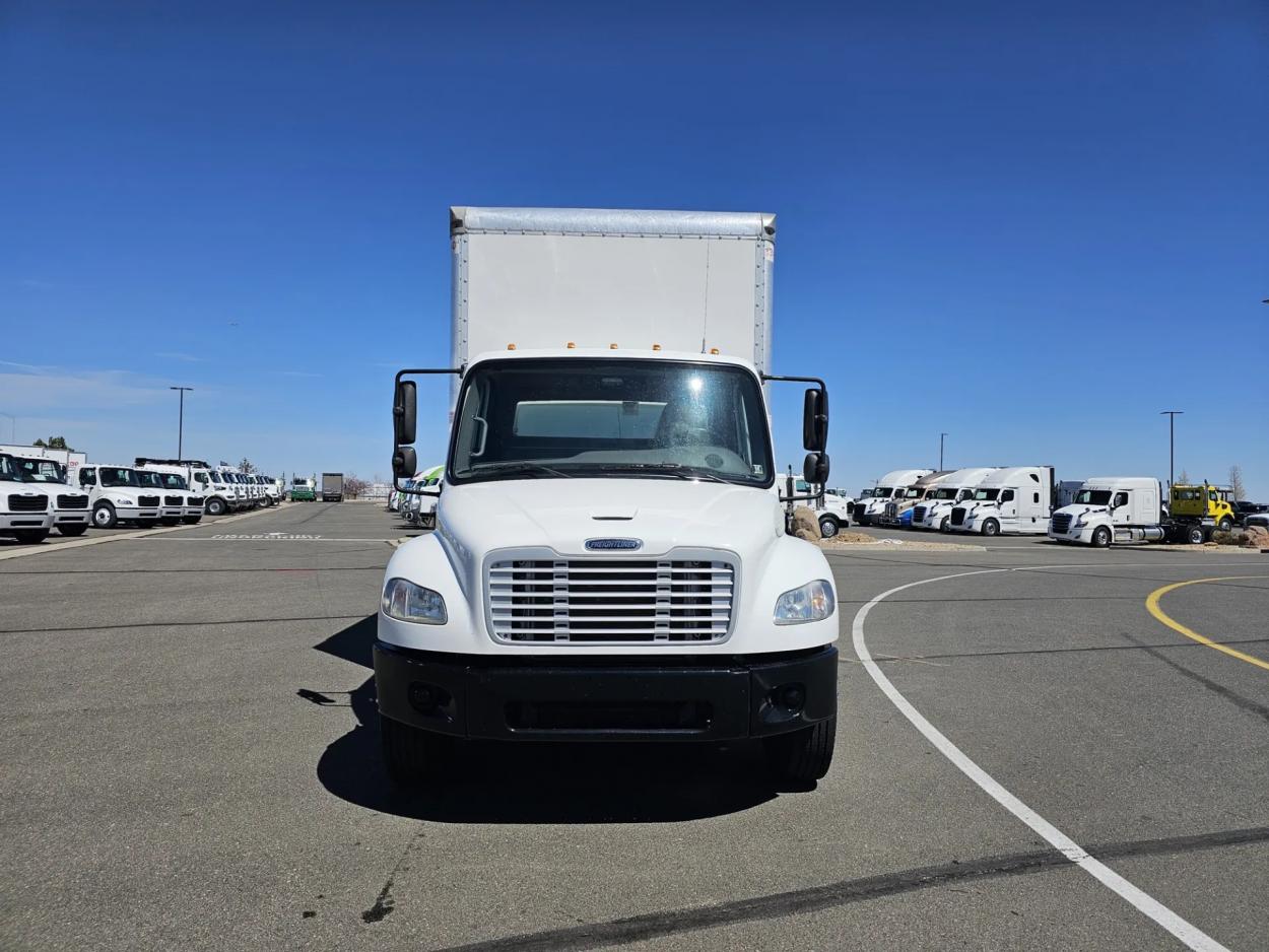 2018 Freightliner M2 106 | Photo 2 of 22