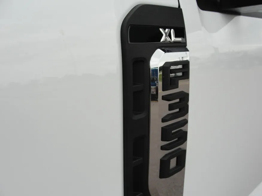 2026 Ford F-350 | Photo 6 of 16