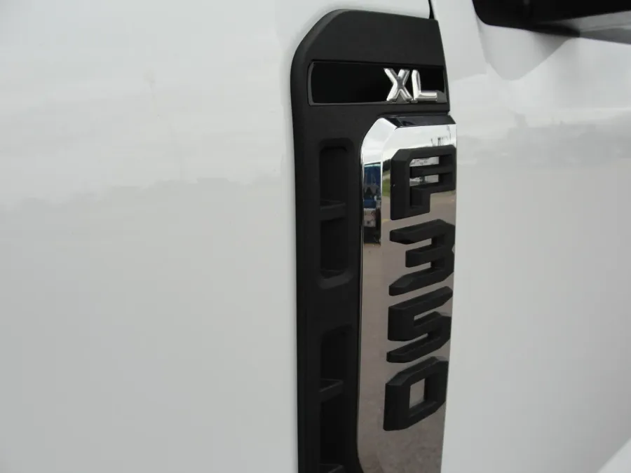 2026 Ford F-350 | Photo 6 of 16