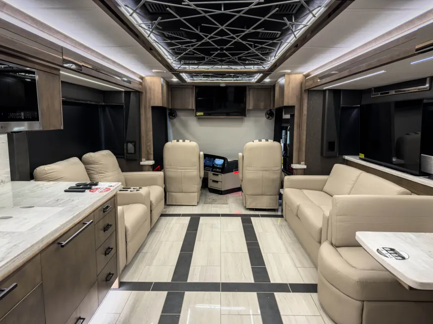 2026 Tiffin Zephyr 45PZ | Photo 9 of 39