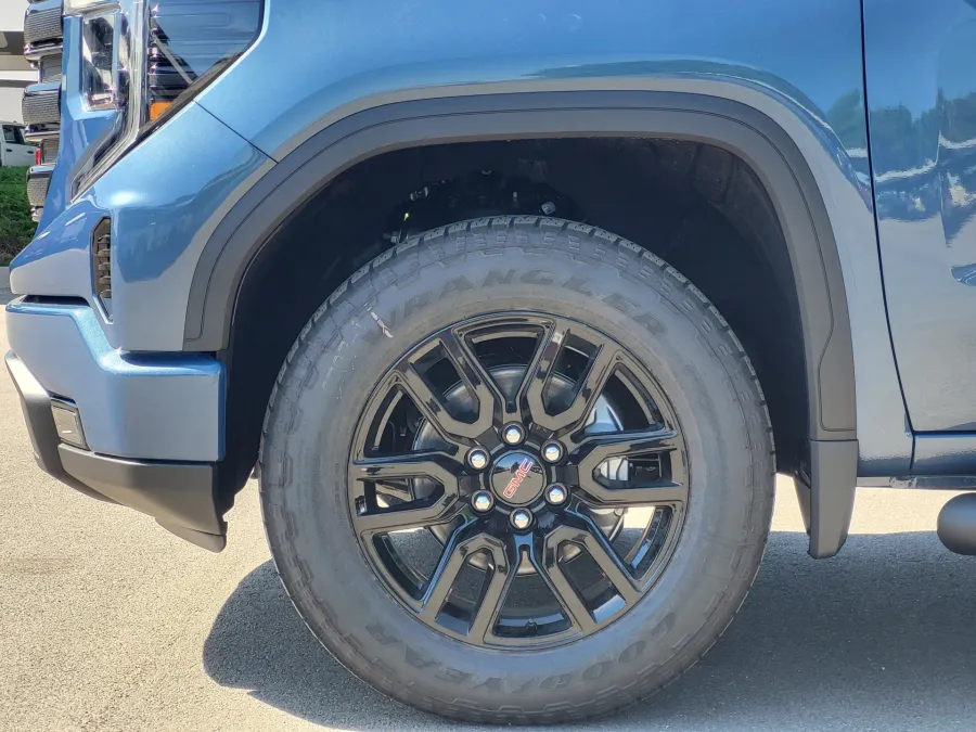 2026 GMC Sierra 1500 Elevation | Photo 8 of 24