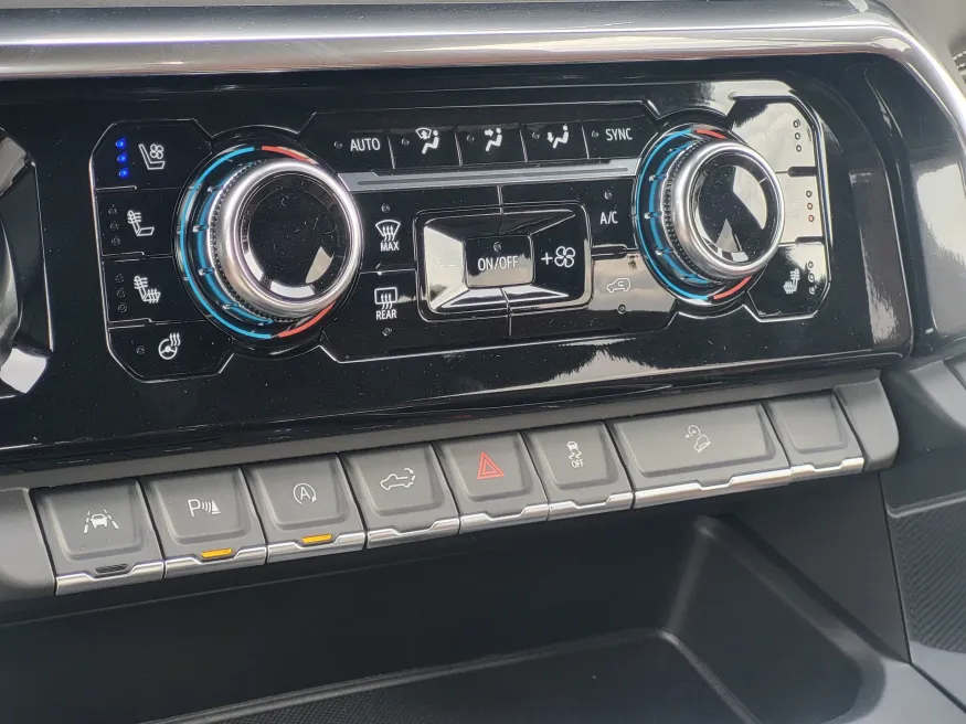 2026 GMC Sierra 1500 Denali Ultimate | Photo 16 of 26