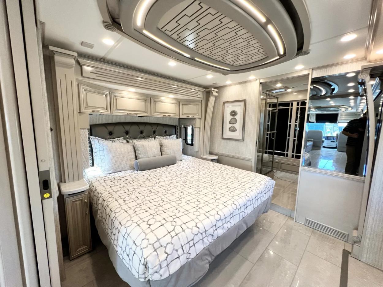 2023 Newmar London Aire 4551 | Photo 18 of 38