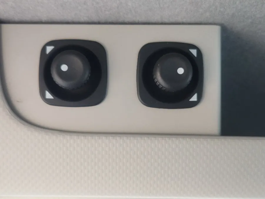 2025 Isuzu NRR | Photo 17 of 21