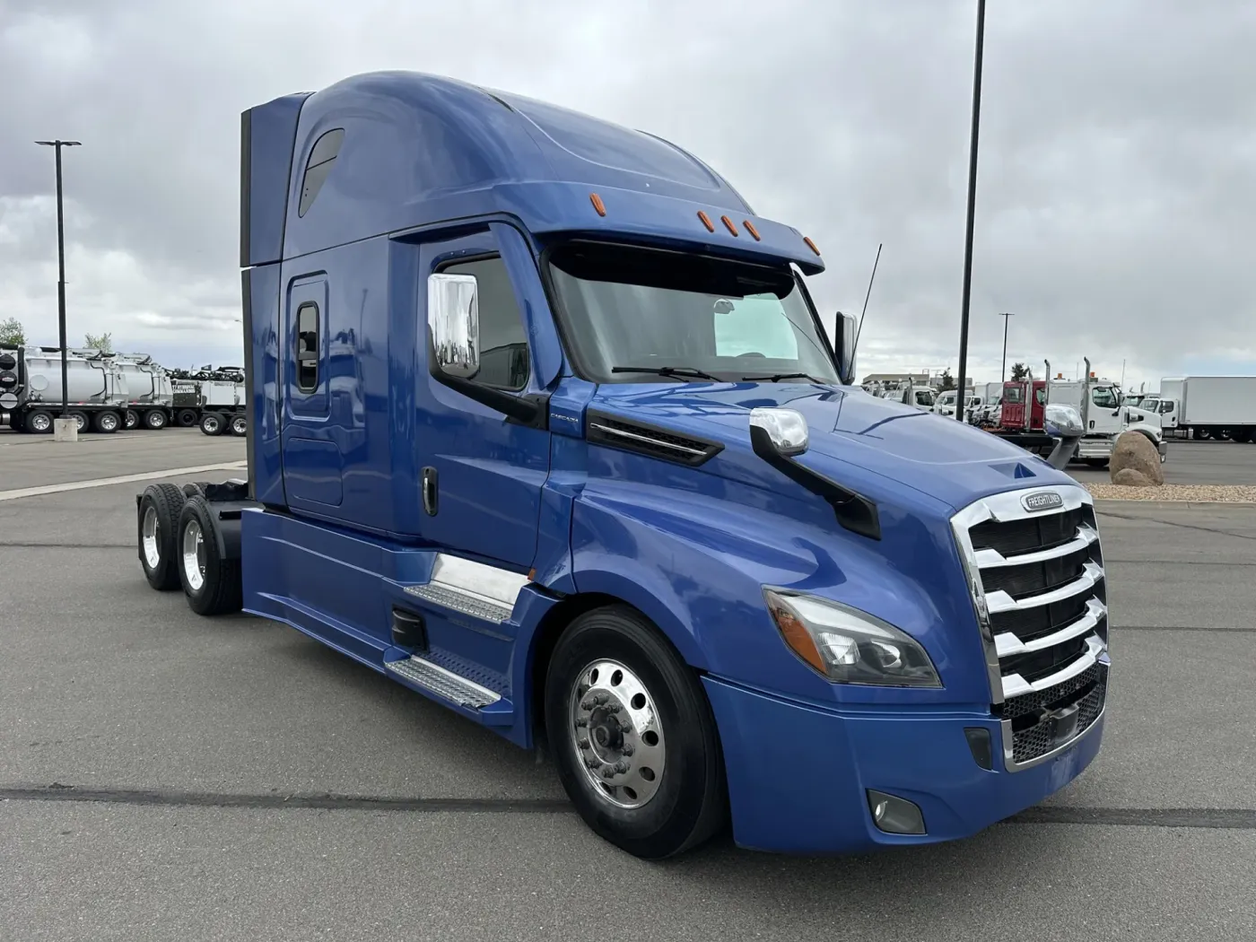 2023 Freightliner Cascadia | Photo 3 of 24