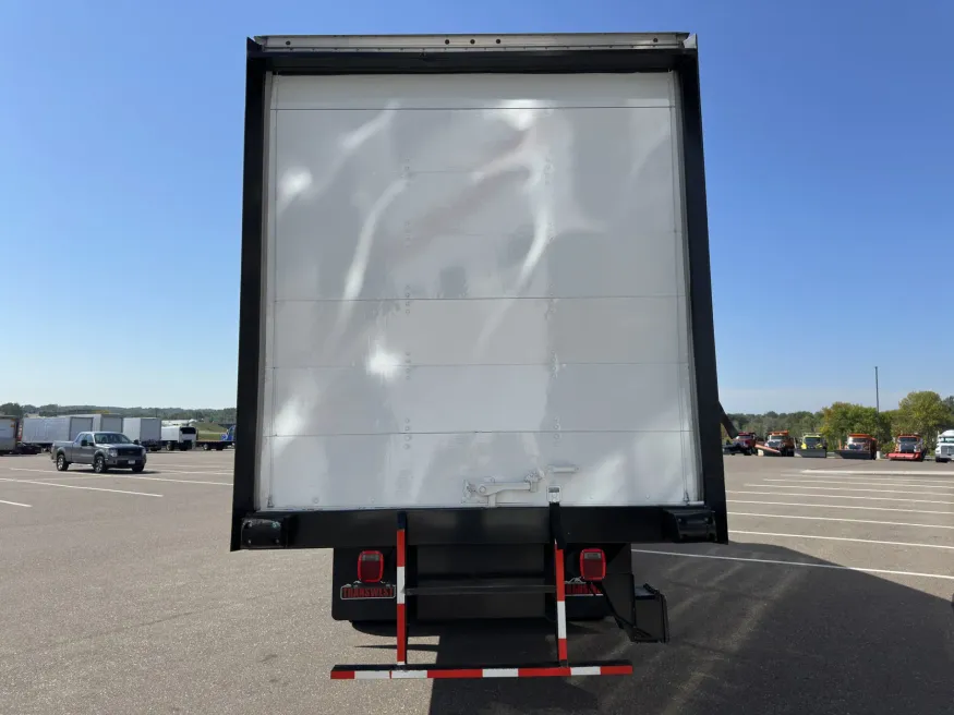 2016 Freightliner M2 106 | Photo 5 of 17