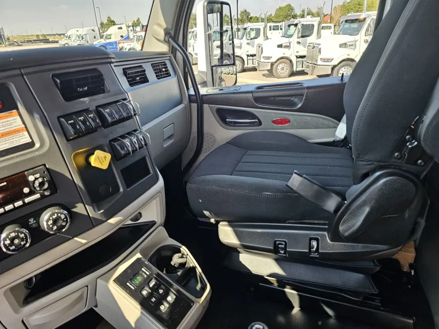 2024 Peterbilt 567 | Photo 9 of 19