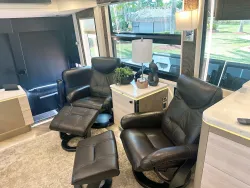 2023 Emerald Luxury Coaches Prevost H3-45 Triple Slide | Thumbnail Photo 11 of 41