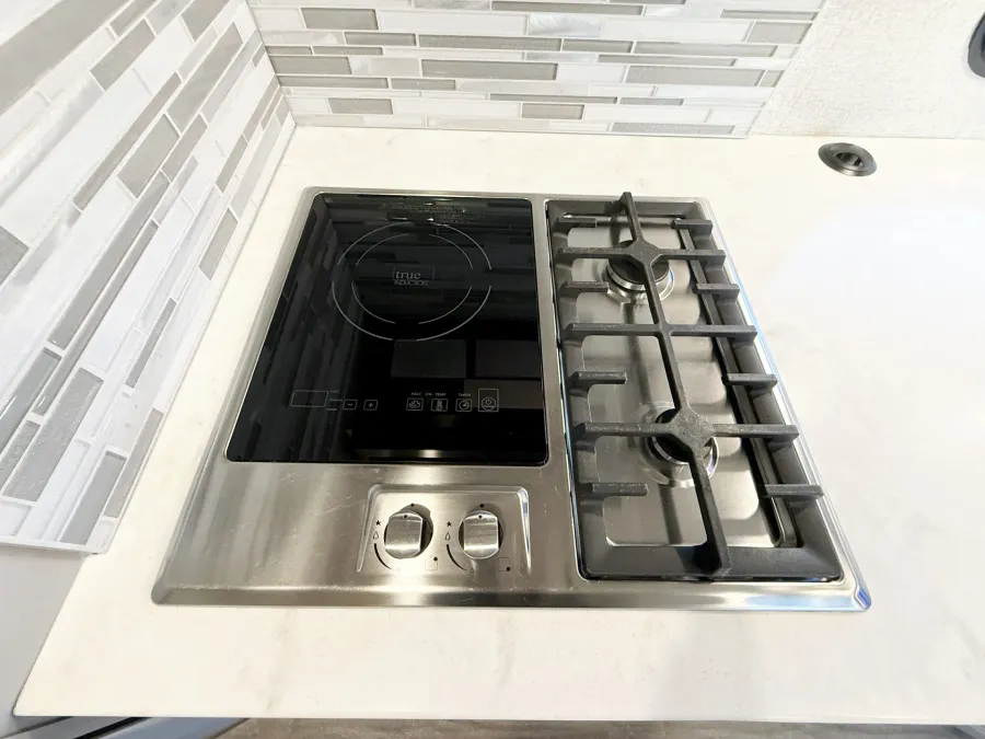 2023 Thor Magnitude SV34 | Photo 11 of 26