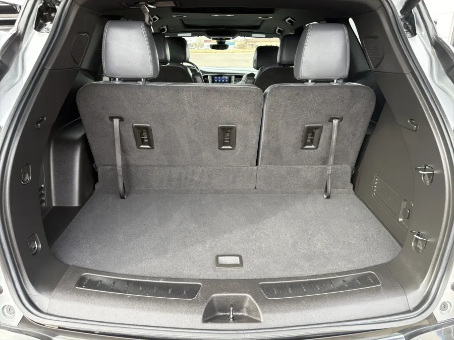 2023 Buick Enclave Premium | Photo 8 of 25