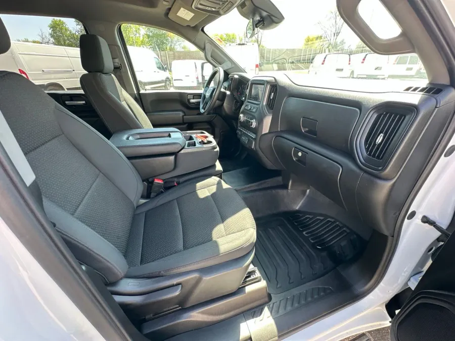 2025 GMC Sierra 3500HD Pro | Photo 14 of 16