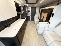 2026 Newmar Freedom Aire 2515 | Thumbnail Photo 4 of 23