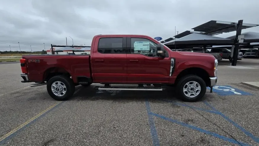 2026 Ford Super Duty F-350 | Photo 4 of 30