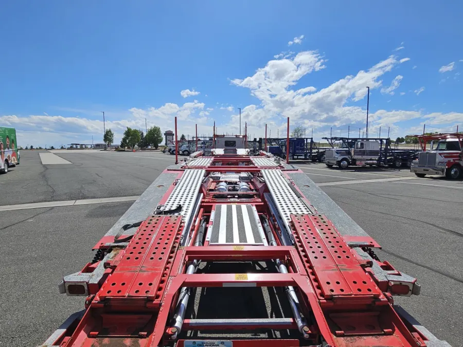 2020 Peterbilt 389 | Photo 11 of 35