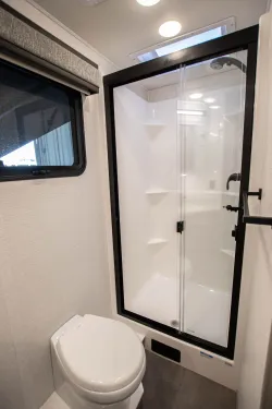 2026 Renegade Veracruz 32VDS | Thumbnail Photo 15 of 16