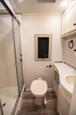 2026 Tiffin Byway 33FL | Thumbnail Photo 14 of 18