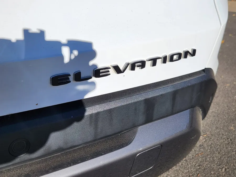2025 GMC Terrain AWD Elevation | Photo 13 of 28