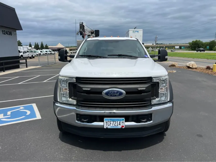 2018 Ford Super Duty F-550 XL | Photo 3 of 21