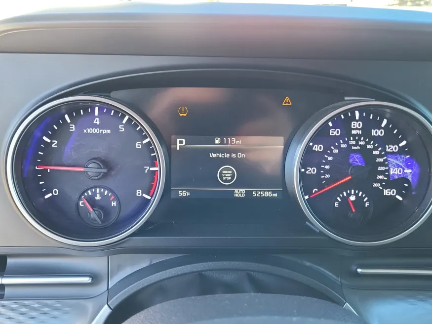 2024 Kia Carnival LX | Photo 10 of 22