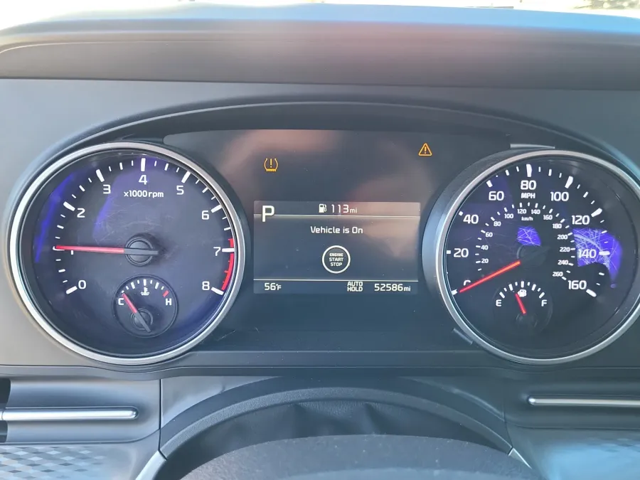 2024 Kia Carnival LX | Photo 10 of 22