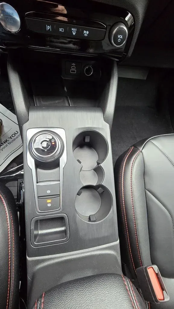 2026 Ford Escape Hybrid | Photo 25 of 32