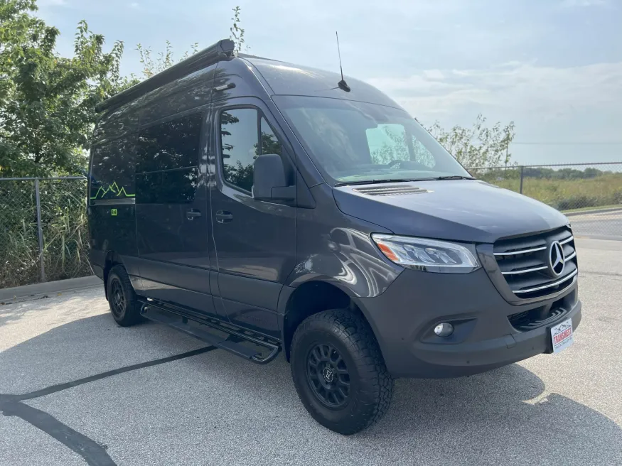 2022 Pleasure-way Rekon 4x4 | Photo 7 of 20