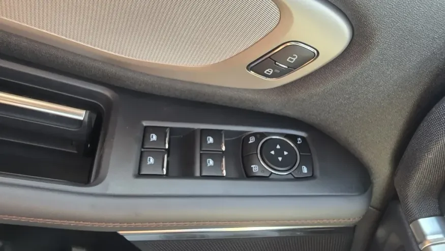 2025 Ford Expedition Max | Photo 16 of 40