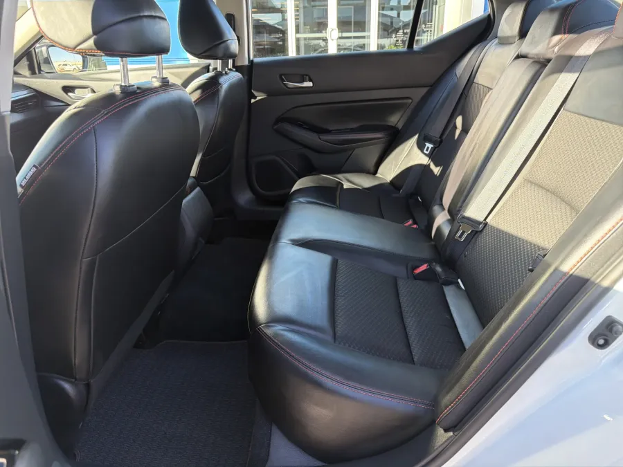 2024 Nissan Altima 2.5 SR | Photo 9 of 19