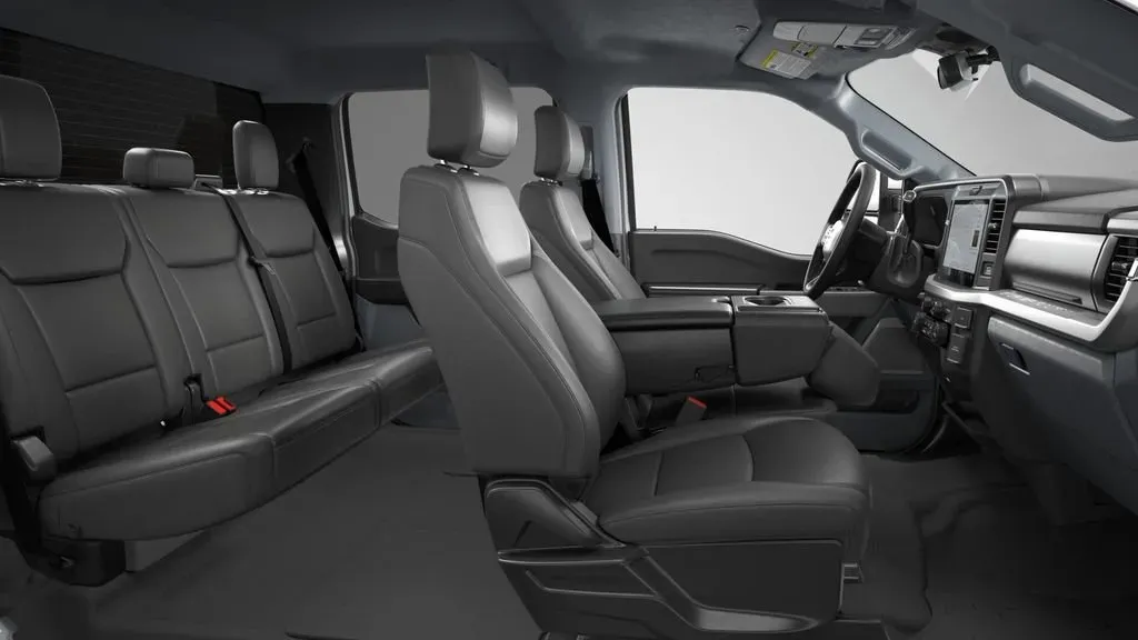 2026 Ford Super Duty F-250 | Photo 4 of 6