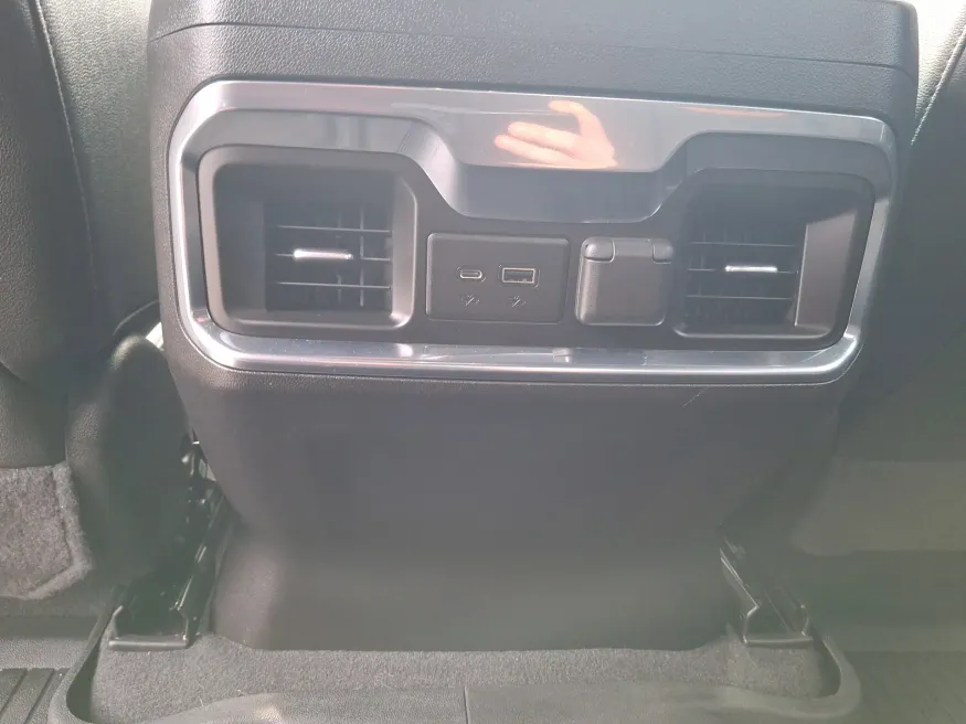 2022 GMC Sierra 2500HD AT4 | Photo 11 of 20