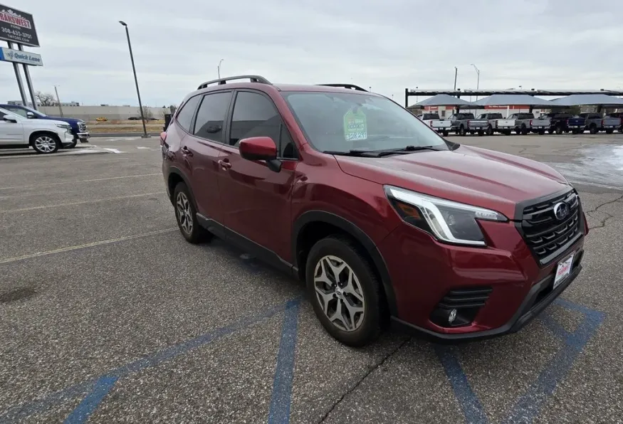 2024 Subaru Forester | Photo 3 of 32