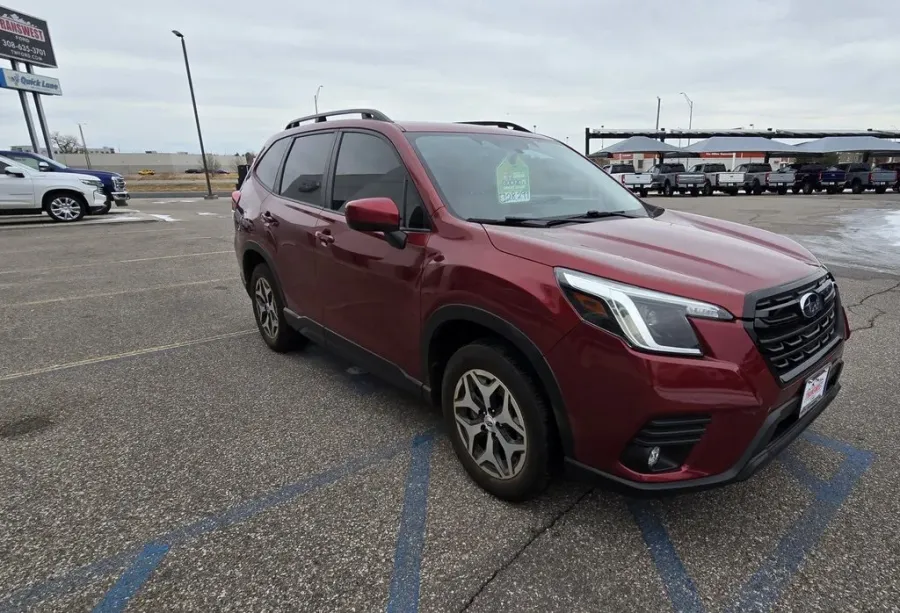 2024 Subaru Forester | Photo 3 of 32