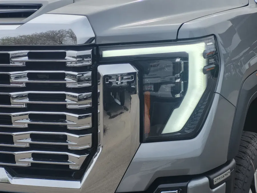 2026 GMC Sierra 2500HD Denali | Photo 7 of 25