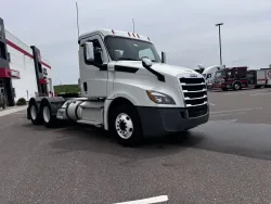 2020 Freightliner Cascadia 126 | Thumbnail Photo 3 of 15