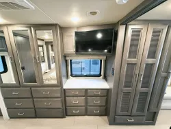 2023 Thor Inception 38MX | Thumbnail Photo 7 of 45