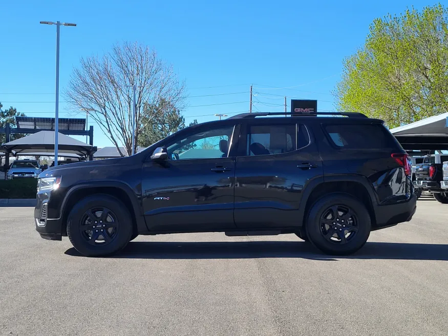 2023 GMC Acadia AT4 | Photo 3 of 27